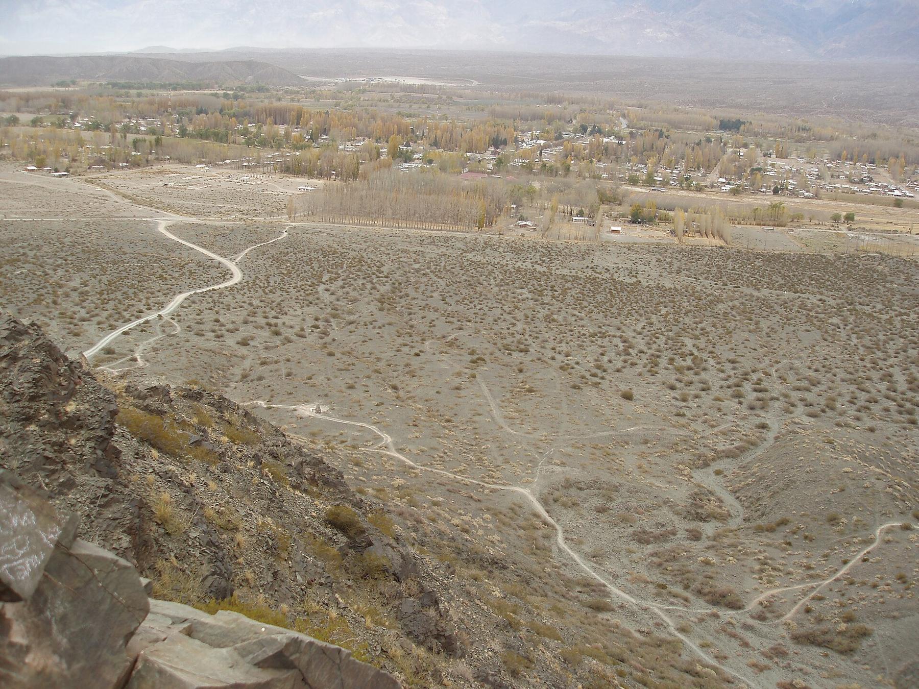 Vista del pueblo de Uspallata desde una colina
